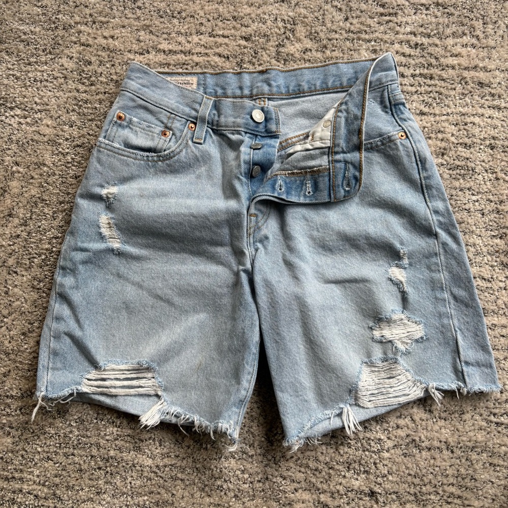 Distressed Levi’s Light Blue Denim Shorts